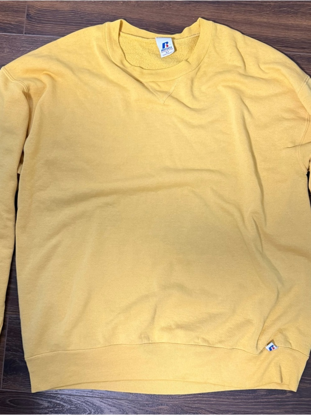 NOT FOR SALE‼️ Russell Athletic Men’s Golden Yellow Crewneck Sweatshirt